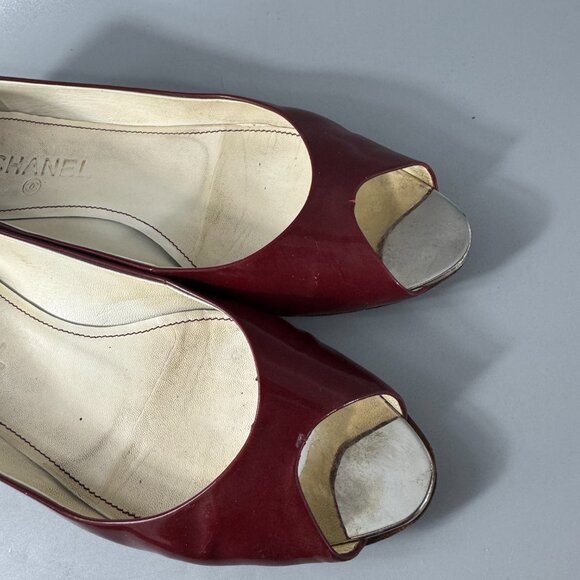 100% Authentic CHANEL Red Patent Mirrored Peep Toe Flats, Size 40 - Picture 11 of 14